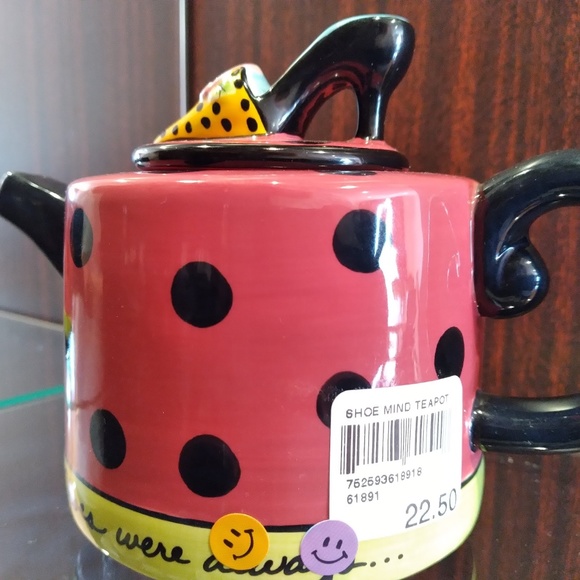 New in Box Shoe Mind Teapot - Picture 6 of 9
